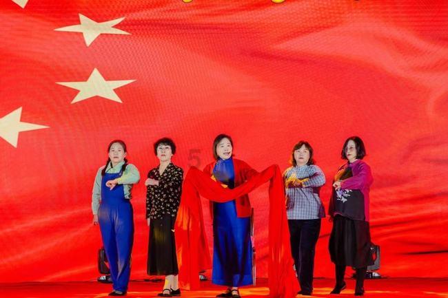 农妇庞秀荣无悔照顾盲夫40年