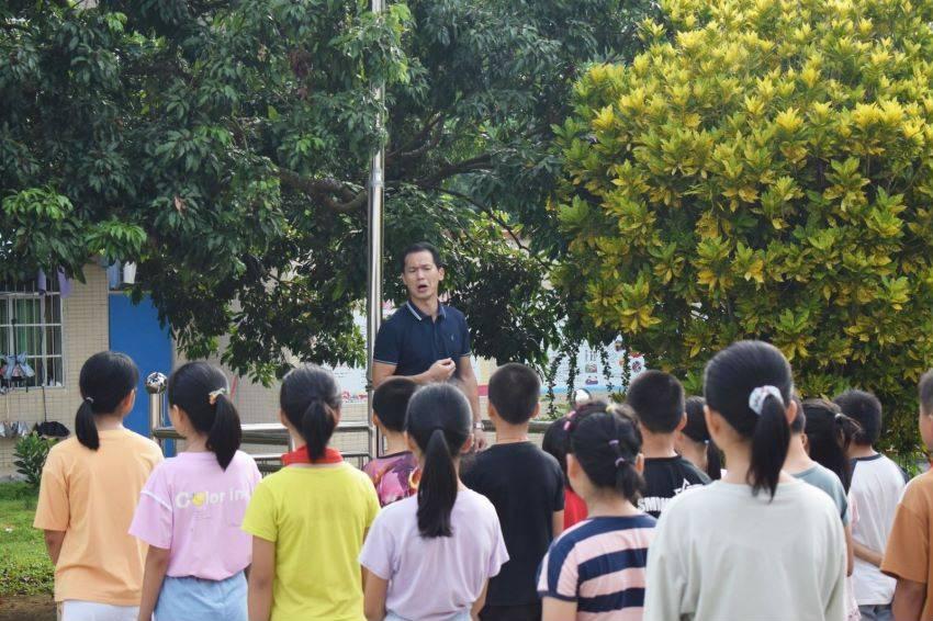 盘龙60余名青少年探索神秘宇宙